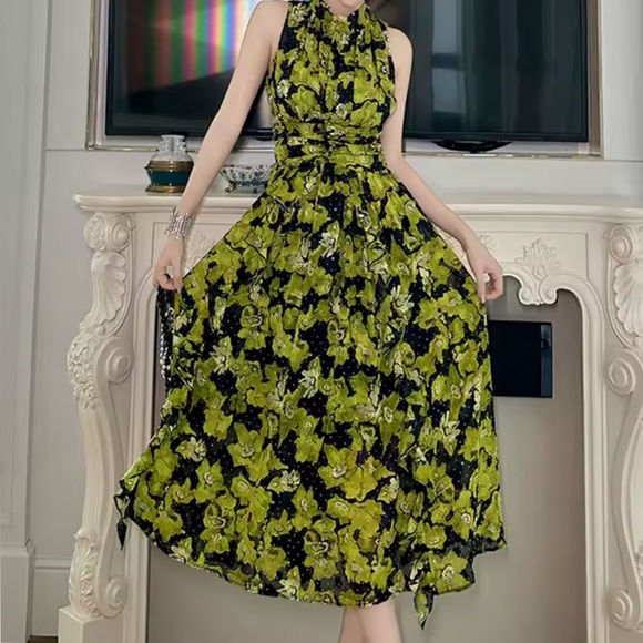 NWOT 🧩 Elegant Green & Black Floral Halter Dress - Picture 5 of 16